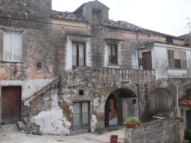 VALLE DI MADDALONI (CE) - 790 PALAZZOTTO NEL CENTRO STORICO