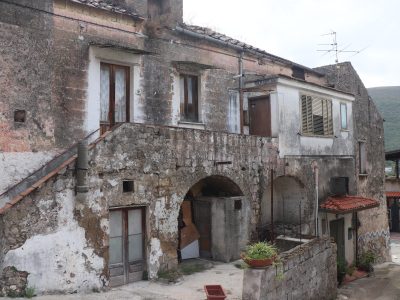 VALLE DI MADDALONI (CE) - 790 PALAZZOTTO NEL CENTRO STORICO