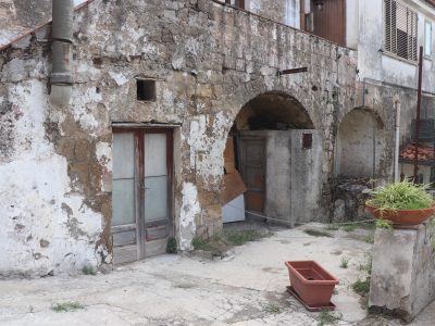 VALLE DI MADDALONI (CE) - 790 PALAZZOTTO NEL CENTRO STORICO