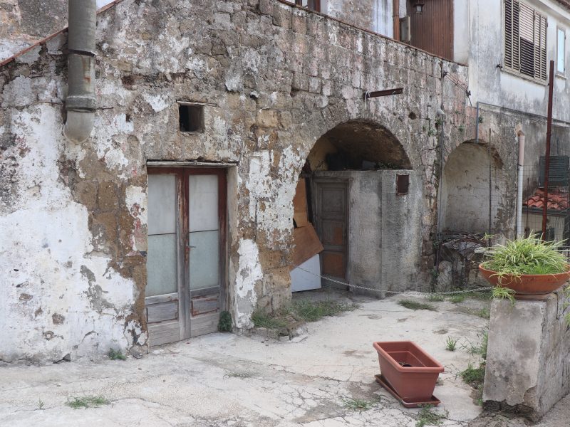 VALLE DI MADDALONI (CE) - 790 PALAZZOTTO NEL CENTRO STORICO