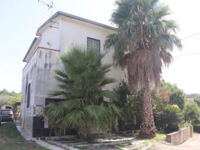 DUGENTA (BN) - 765 CASALE RISTRUTTURATO CON TERRENO