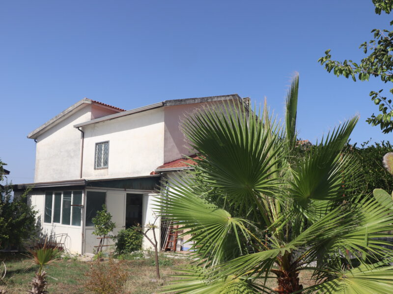 DUGENTA (BN) - 765 CASALE RISTRUTTURATO CON TERRENO