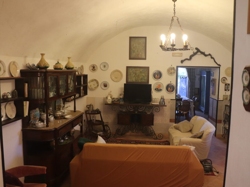 DUGENTA (BN) - 765 CASALE RISTRUTTURATO CON TERRENO