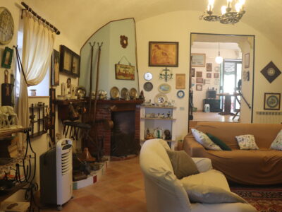 DUGENTA (BN) - 765 CASALE RISTRUTTURATO CON TERRENO