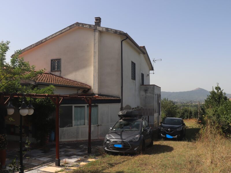 DUGENTA (BN) - 765 CASALE RISTRUTTURATO CON TERRENO