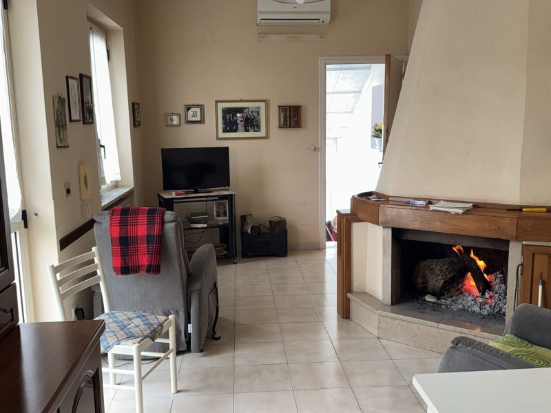 DUGENTA (BN) - 759 CASA INDIPENDENTE CON GIARDINO