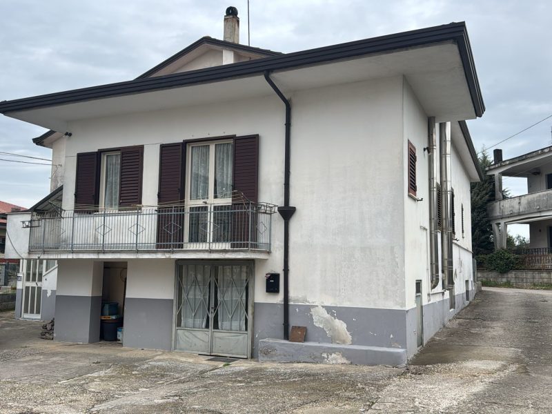 DUGENTA (BN) - 759 CASA INDIPENDENTE CON GIARDINO