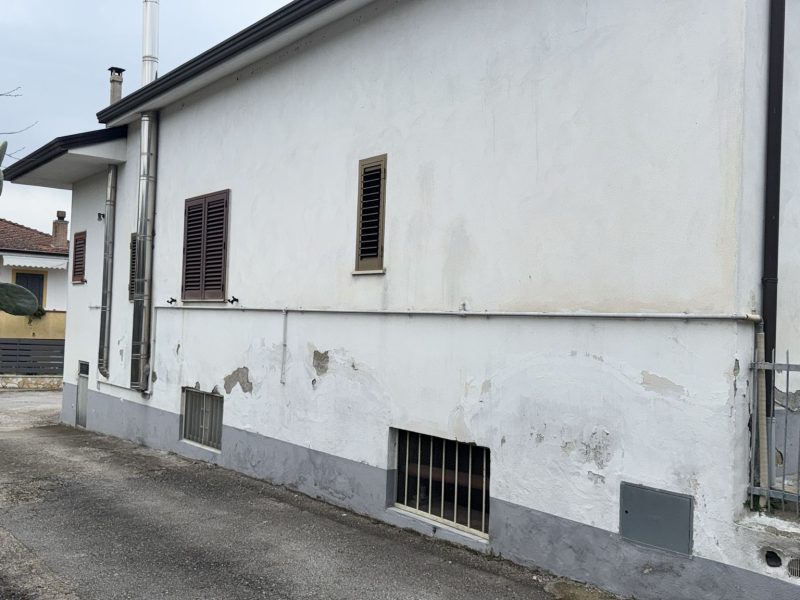 DUGENTA (BN) - 759 CASA INDIPENDENTE CON GIARDINO