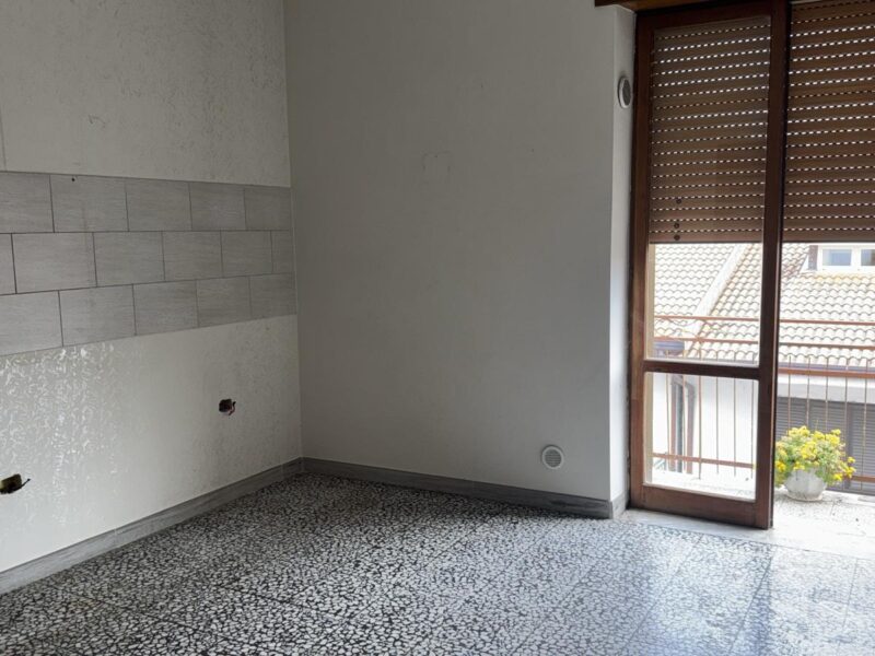 DUGENTA (BN) - 762 APPARTAMENTO IN ZONA CENTRALE