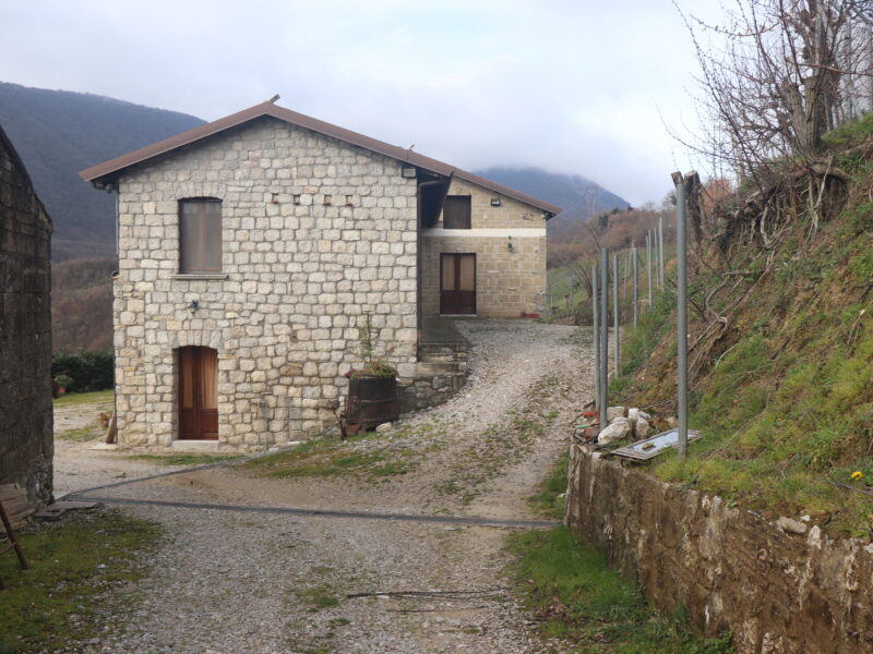 CAUTANO (BN) - 764 CASALE IN PIETRA VIVA CON TERRENO