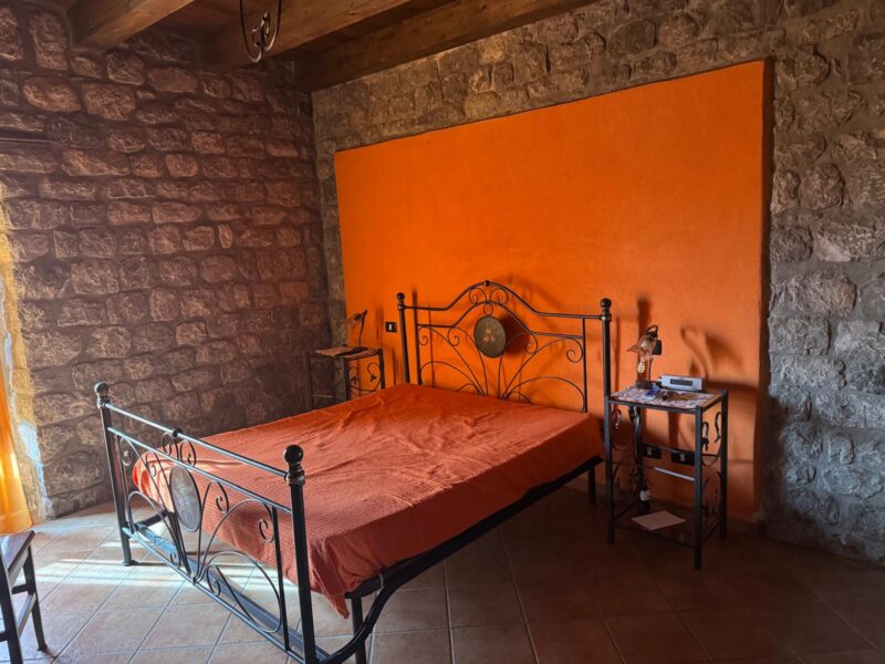 CAUTANO (BN) - 764 CASALE IN PIETRA VIVA CON TERRENO