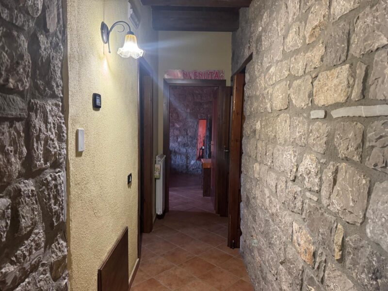 CAUTANO (BN) - 764 CASALE IN PIETRA VIVA CON TERRENO