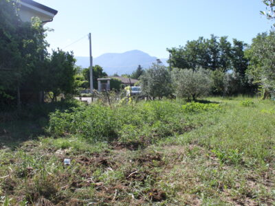 AMOROSI (808) - VILLA INDIPENDENTE CON TERRENO