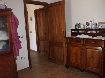 AMOROSI (808) - VILLA INDIPENDENTE CON TERRENO