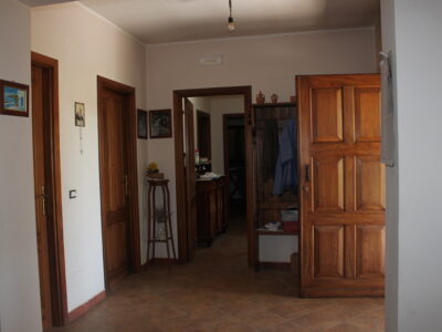 AMOROSI (808) - VILLA INDIPENDENTE CON TERRENO