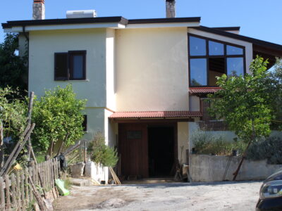 AMOROSI (808) - VILLA INDIPENDENTE CON TERRENO