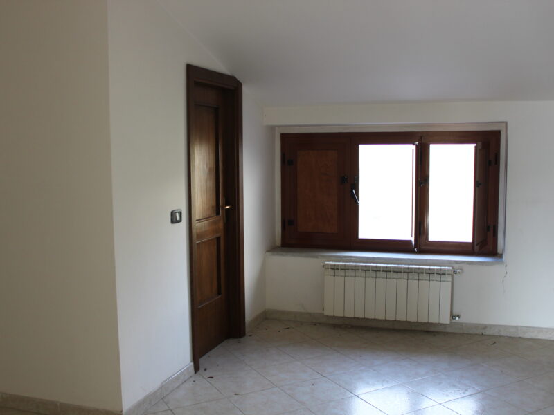 DUGENTA (BN) - 817 PALAZZOTTO IN ZONA CENTRALE