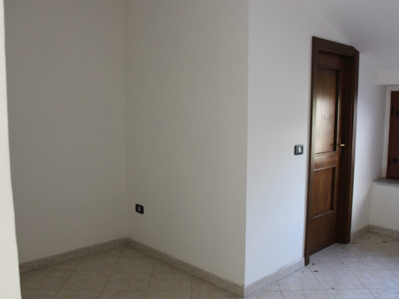 DUGENTA (BN) - 817 PALAZZOTTO IN ZONA CENTRALE