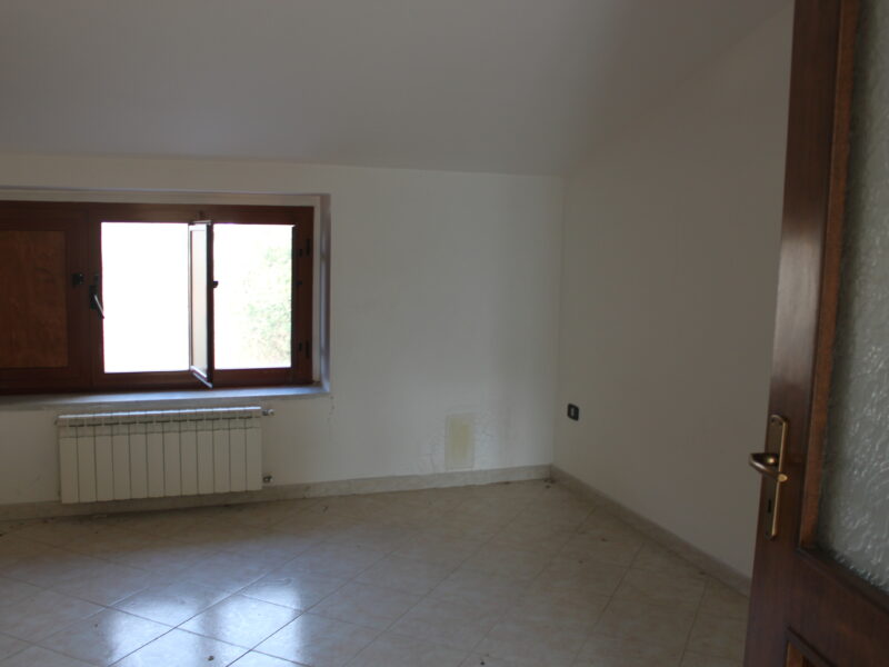 DUGENTA (BN) - 817 PALAZZOTTO IN ZONA CENTRALE