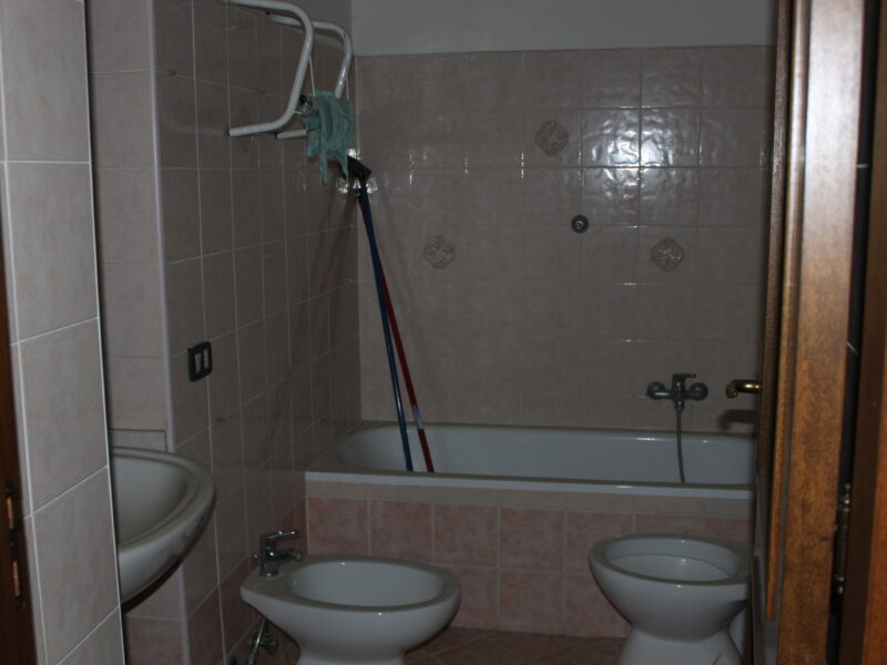 DUGENTA (BN) - 817 PALAZZOTTO IN ZONA CENTRALE