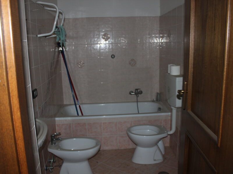 DUGENTA (BN) - 817 PALAZZOTTO IN ZONA CENTRALE