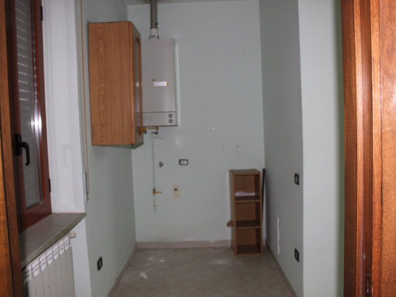 DUGENTA (BN) - 817 PALAZZOTTO IN ZONA CENTRALE