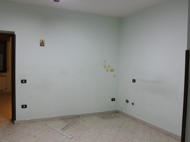 DUGENTA (BN) - 817 PALAZZOTTO IN ZONA CENTRALE