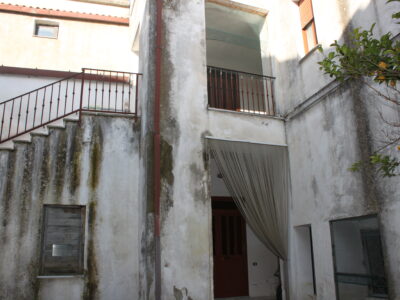 DUGENTA (BN) - 817 PALAZZOTTO IN ZONA CENTRALE