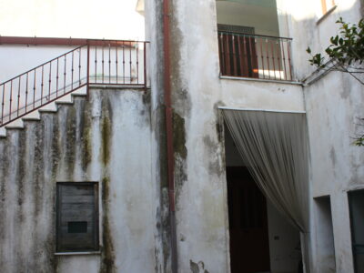 DUGENTA (BN) - 817 PALAZZOTTO IN ZONA CENTRALE