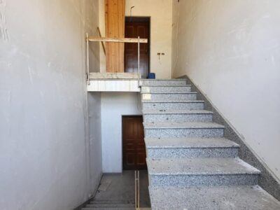 CASERTA - 998 PALAZZO SU TRE LIVELLI CON TERRENO