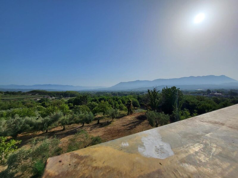 CASERTA - 998 PALAZZO SU TRE LIVELLI CON TERRENO