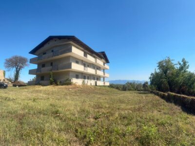 CASERTA - 998 PALAZZO SU TRE LIVELLI CON TERRENO