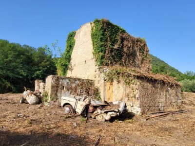 CASERTA - 998 PALAZZO SU TRE LIVELLI CON TERRENO