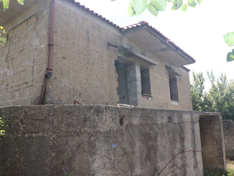 FRASSO TELESINO (BN) - 820 GREZZO DA RIFINIRE CON TERRENO