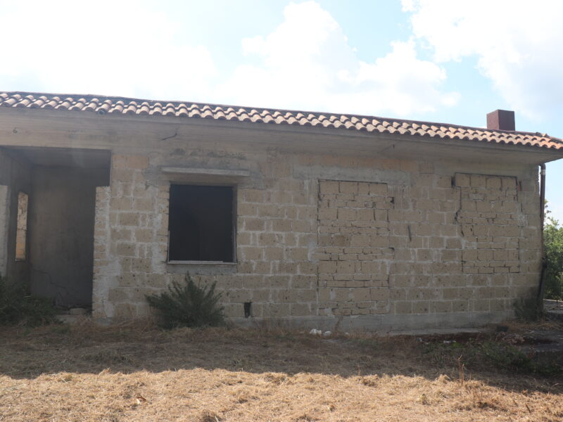 FRASSO TELESINO (BN) - 820 GREZZO DA RIFINIRE CON TERRENO