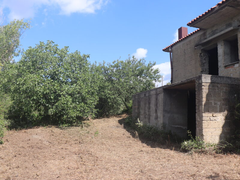 FRASSO TELESINO (BN) - 820 GREZZO DA RIFINIRE CON TERRENO