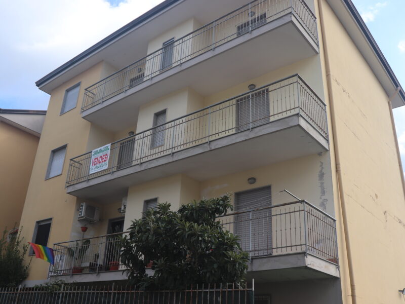 DUGENTA (BN) - 996 APPARTAMENTO CON GARAGE