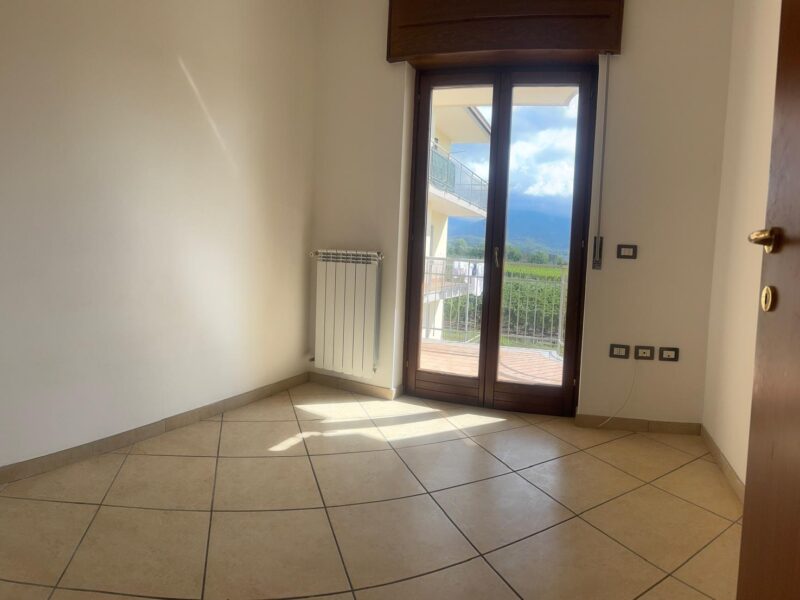 DUGENTA (BN) - 996 APPARTAMENTO CON GARAGE