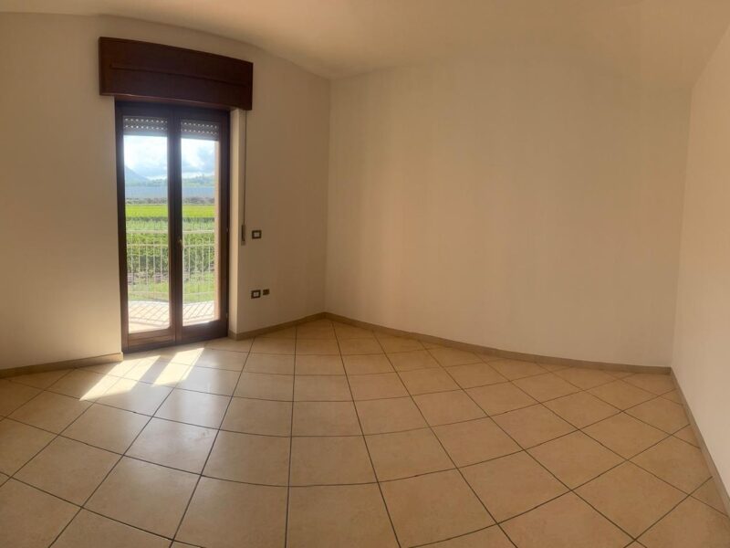 DUGENTA (BN) - 996 APPARTAMENTO CON GARAGE