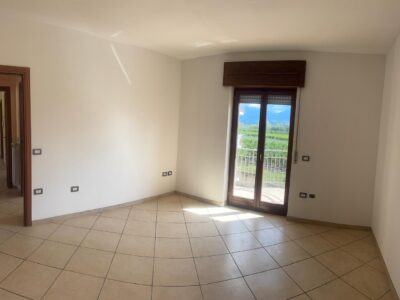 DUGENTA (BN) - 996 APPARTAMENTO CON GARAGE