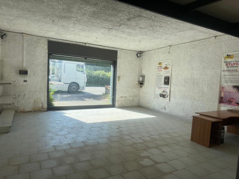 SANT'AGATA DE' GOTI (BN) - 994 LOCALE COMMERCIALE E CAPANNONE