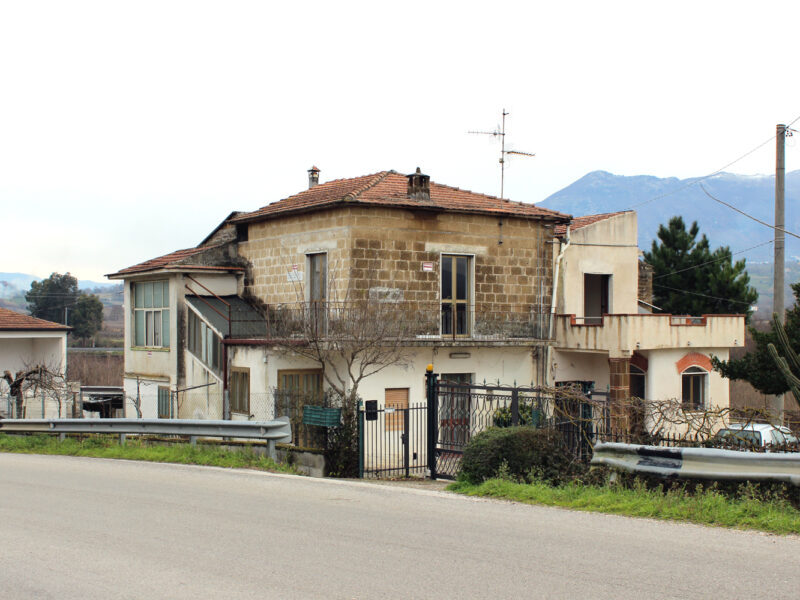 DUGENTA (BN) - 237 CASA COLONICA CON GIARDINO