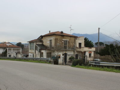 DUGENTA (BN) - 237 CASA COLONICA CON GIARDINO