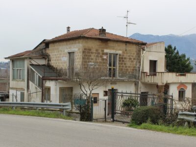 DUGENTA (BN) - 237 CASA COLONICA CON GIARDINO