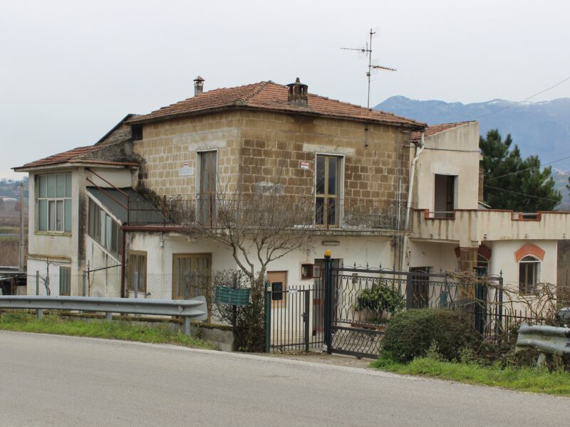 DUGENTA (BN) - 237 CASA COLONICA CON GIARDINO