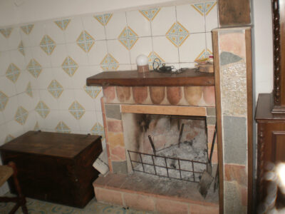 DUGENTA (BN) - 237 CASA COLONICA CON GIARDINO