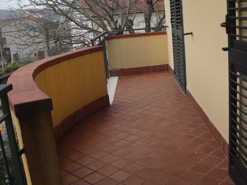 AMOROSI (BN) - 85 APPARTAMENTO AL PRIMO PIANO