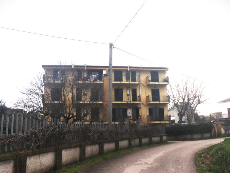 AMOROSI (BN) - 85 APPARTAMENTO AL PRIMO PIANO