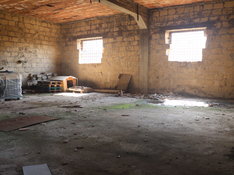 FRASSO TELESINO (BN) - 112 CAPANNONE CON AMPIO PIAZZALE