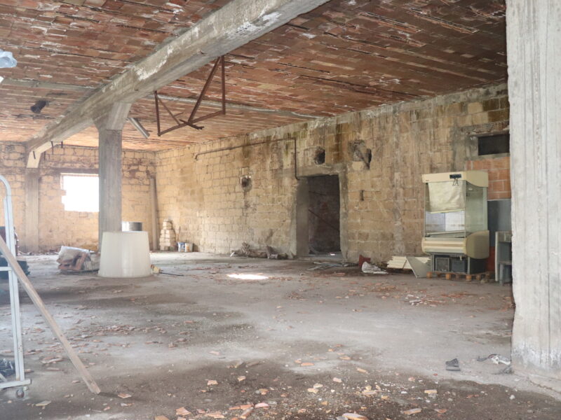 FRASSO TELESINO (BN) - 112 CAPANNONE CON AMPIO PIAZZALE